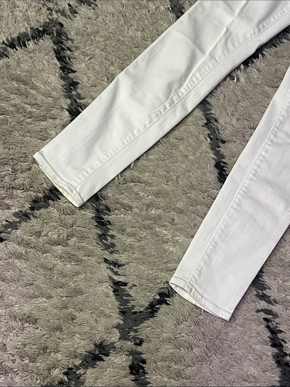 PAIGE Verdugo Ultra Skinny White Jeans Size 27 NWOT - Picture 3 of 11